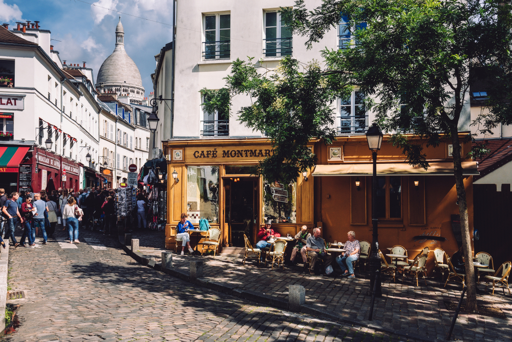 Top 10 Tourist Traps to Avoid in Paris | TryMiles